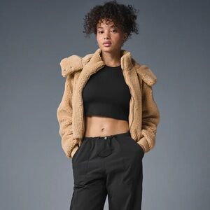 EUC ALO Yoga Foxy Sherpa Jacket in Camel Size Small